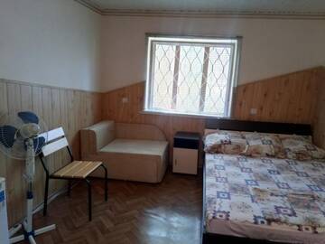 Трехместный номер с балконом в Гостевом доме Зелёный дворик